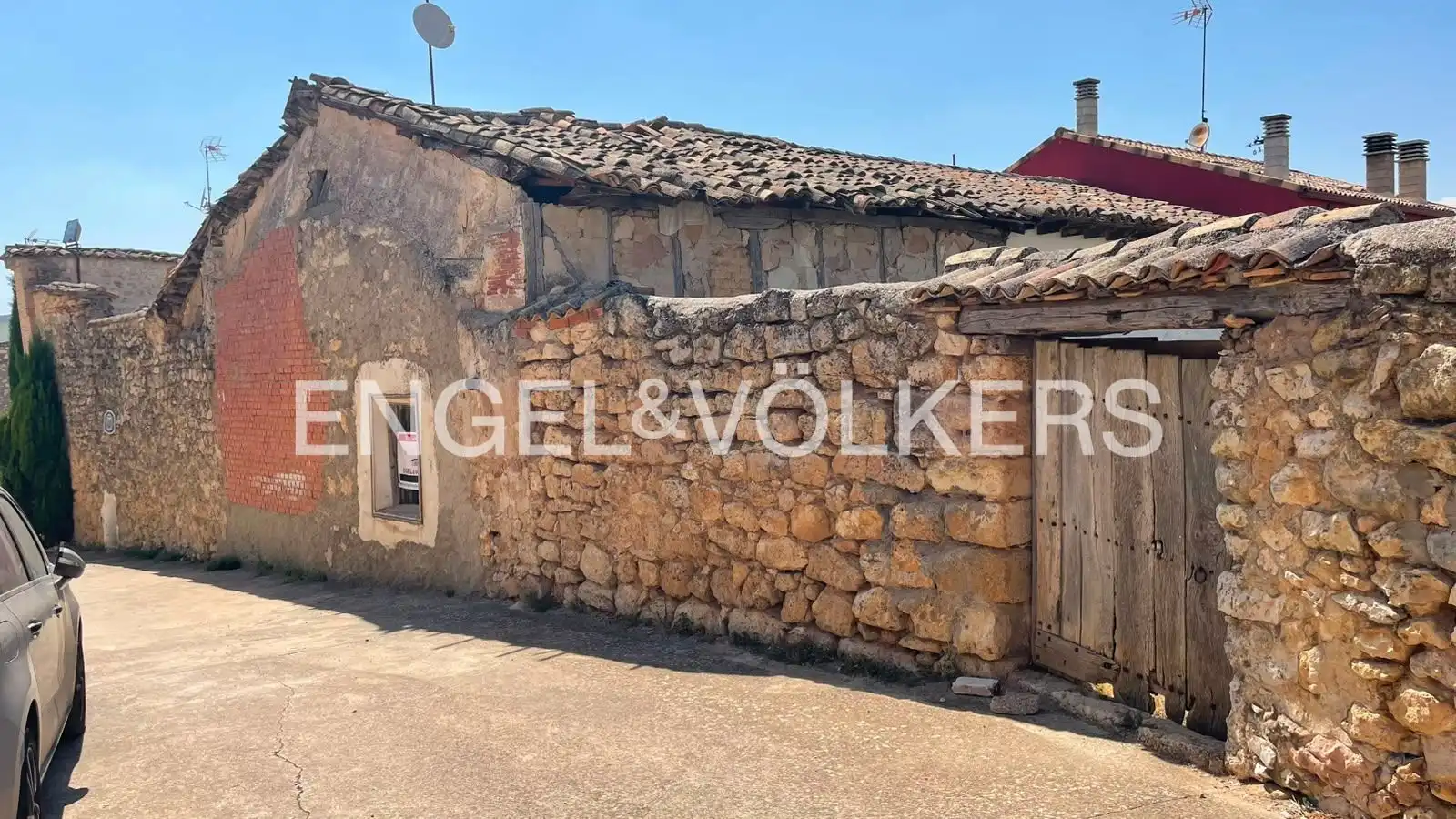 Vista exterior de Casa adosada en venda en Valdeavellano amb Calefacció i Jardí privat