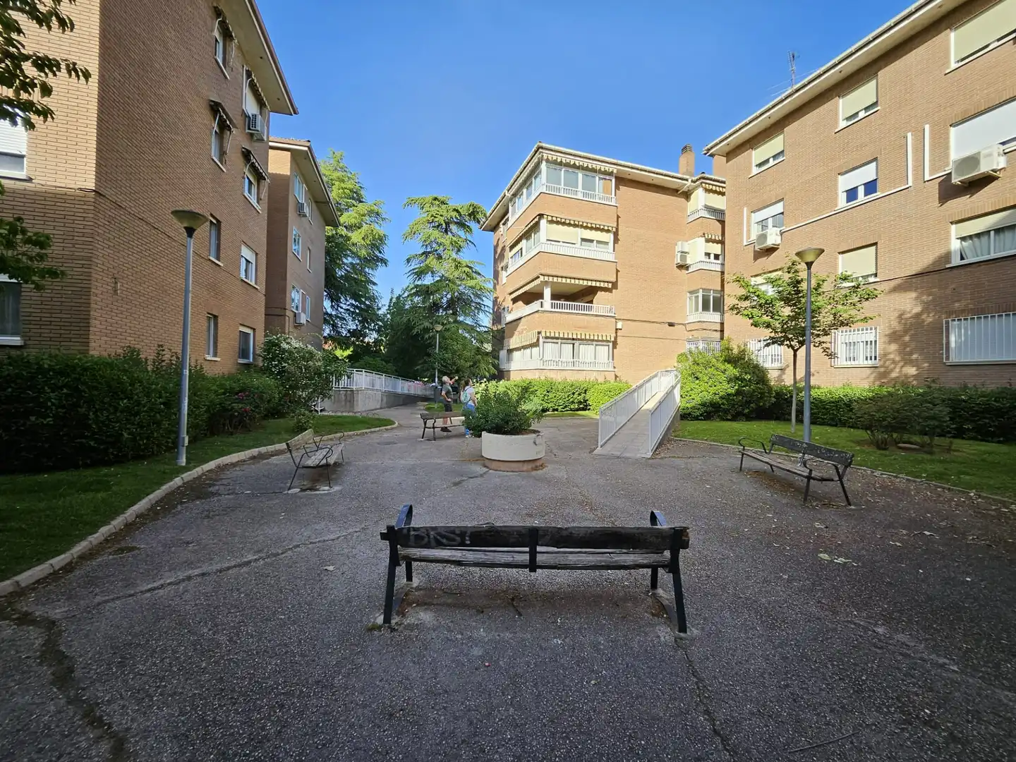 Vista exterior de Piso en venta en Alcalá de Henares con Calefacción, Parquet y Terraza