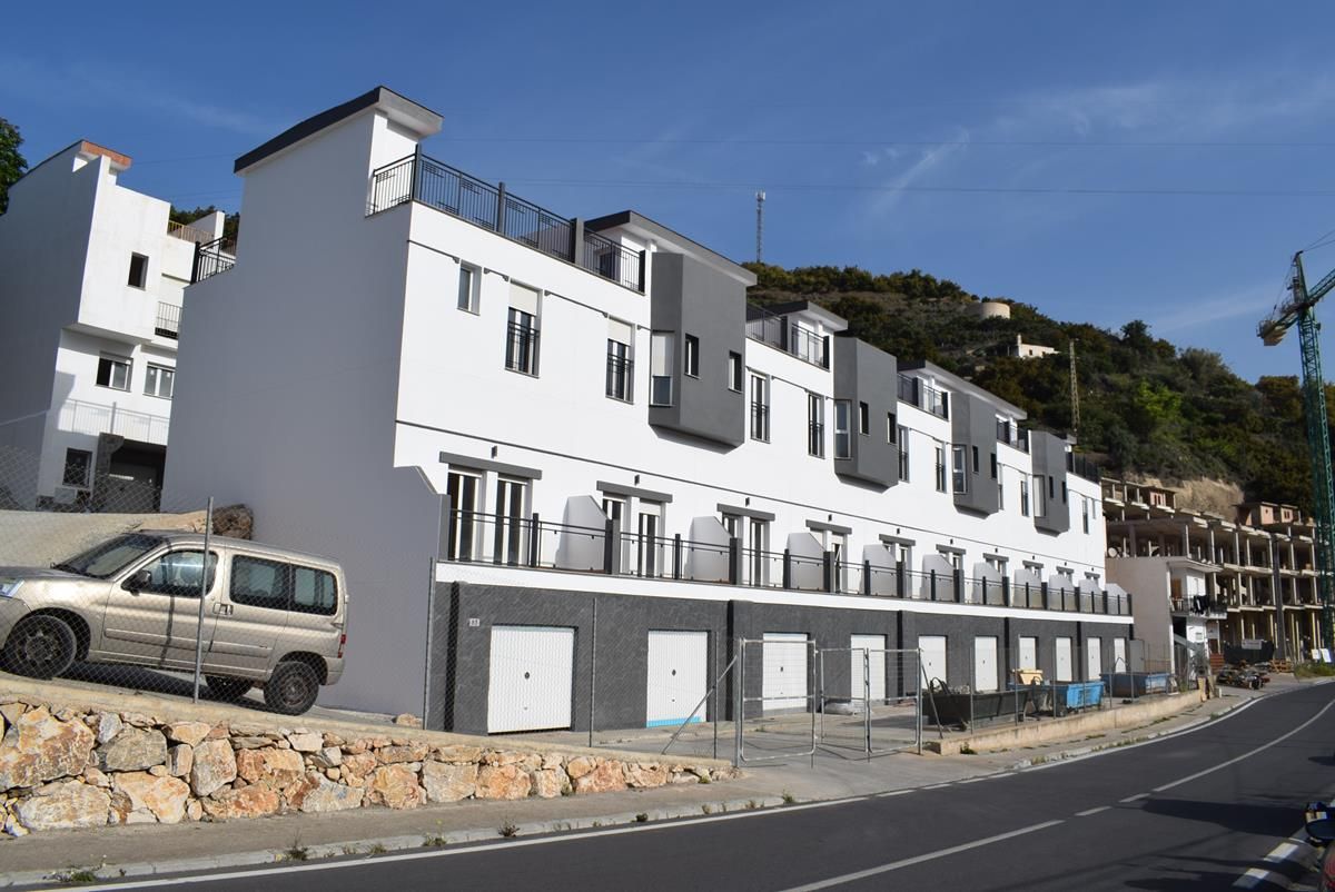 Exterior view of Single-family semi-detached for sale in Almuñécar  with Terrace