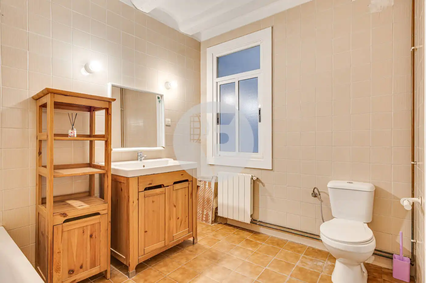Baño de Piso en venta en Barcelona con Calefacción y Balcón