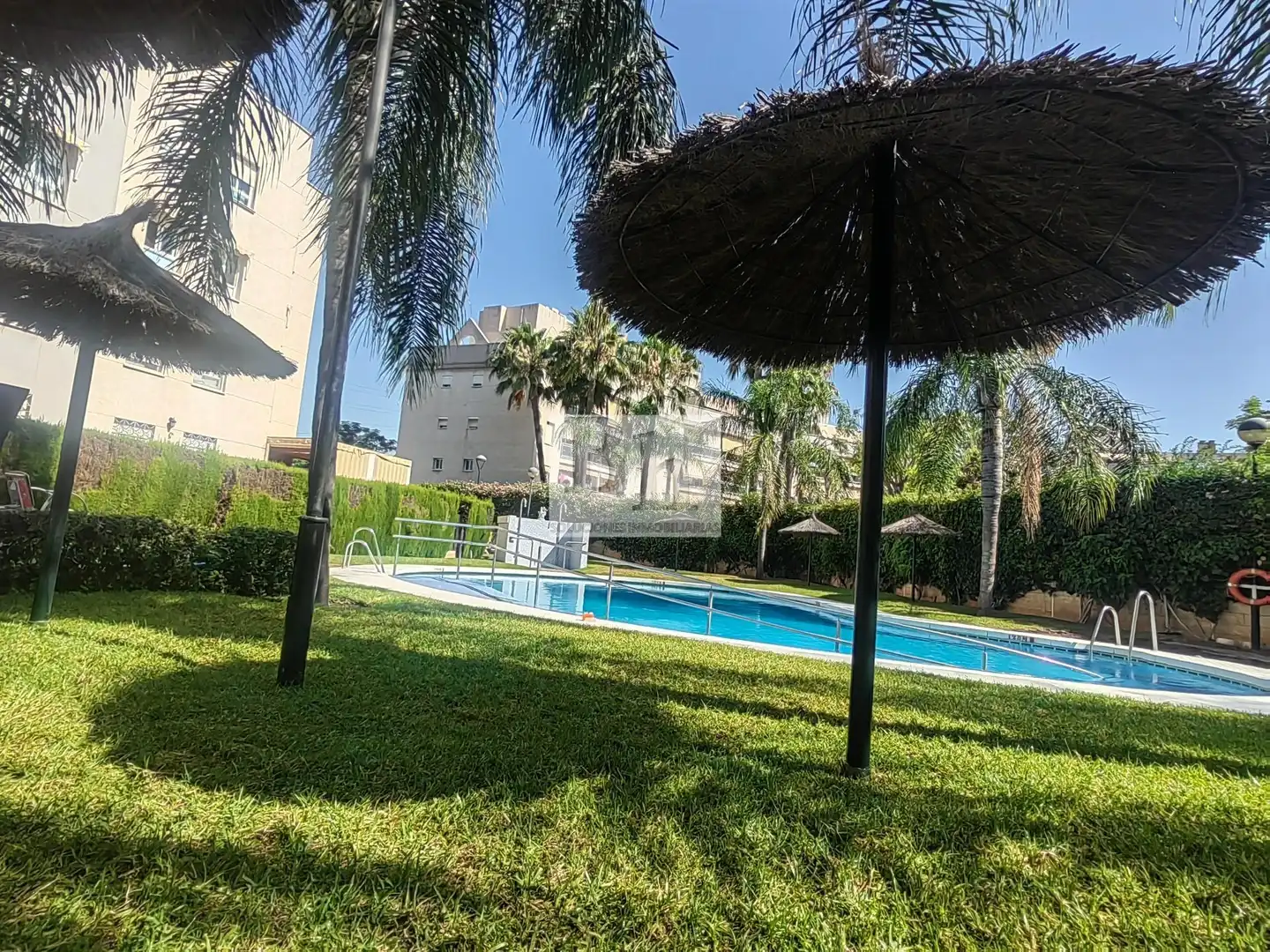 Piscina de Piso en venta en Málaga con Aire acondicionado, Jardín privado y Terraza