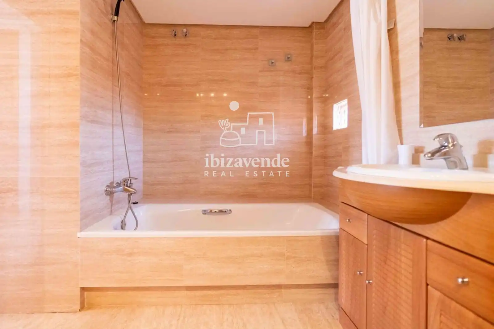 Baño de Dúplex de alquiler en Santa Eulària des Riu con Aire acondicionado, Terraza y Trastero