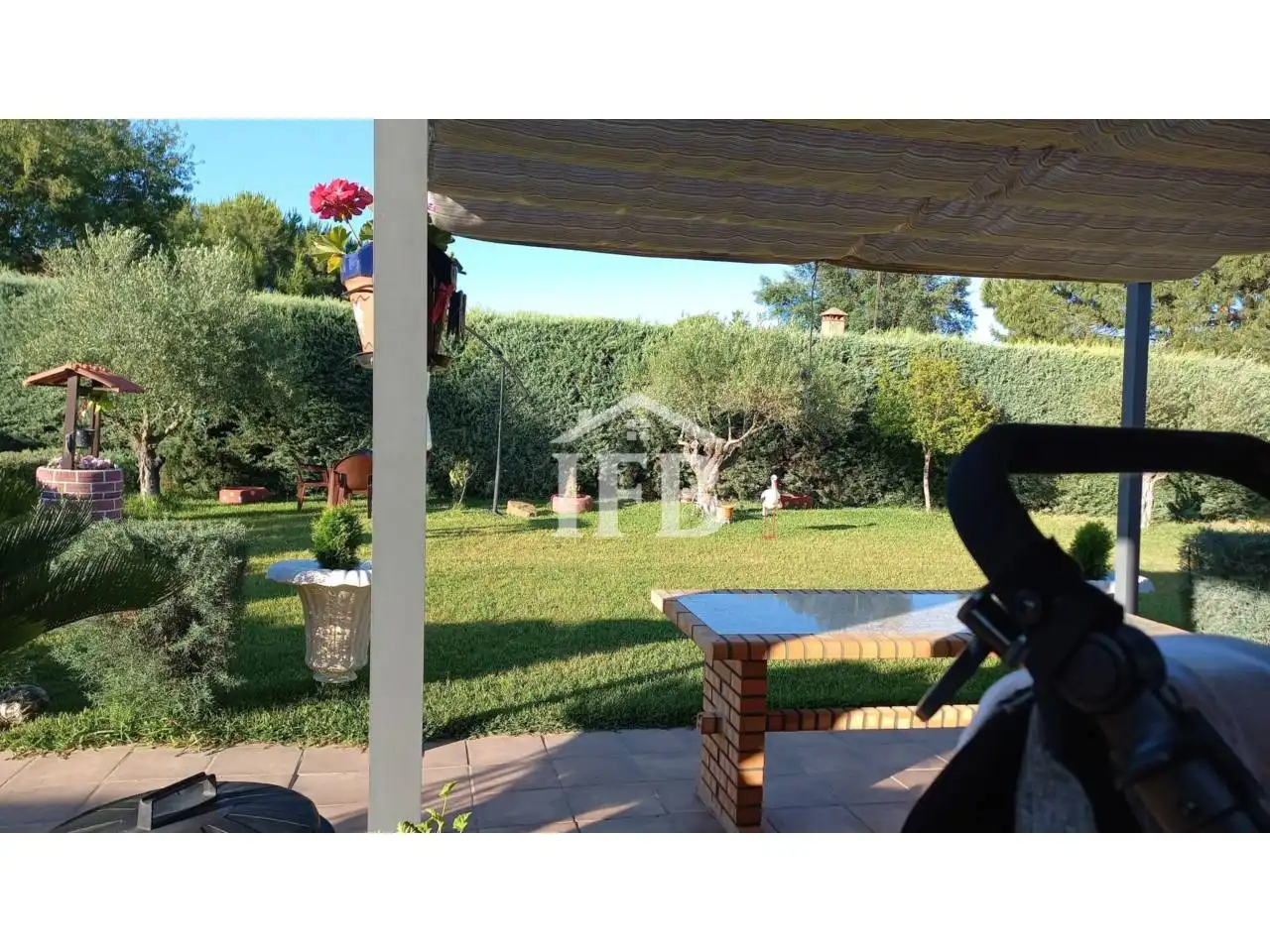 Garden of Country homes for sale in Valverde de Leganés  with Air Conditioner, Heating and Private garden