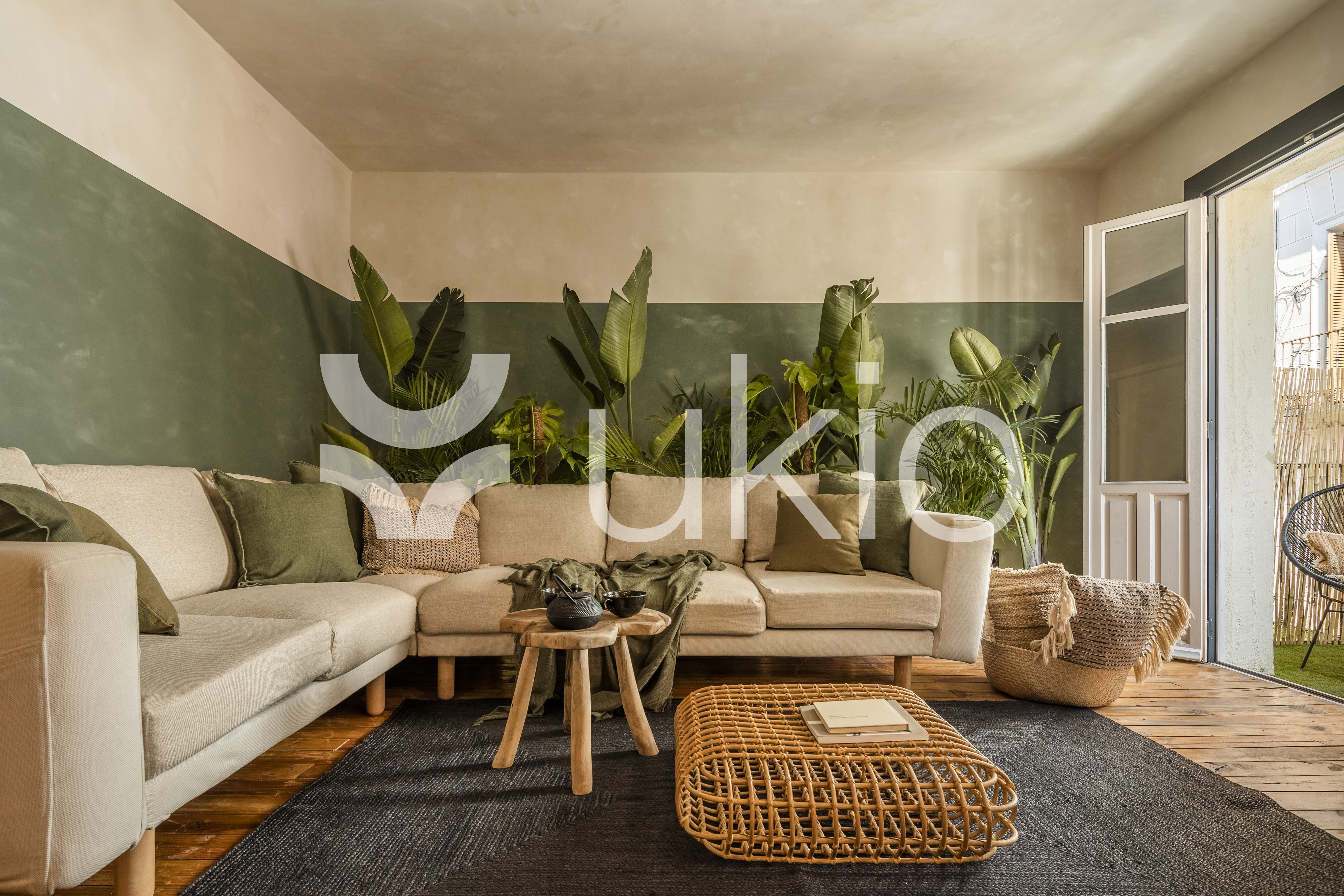 Sala d'estar de Apartament de lloguer en  Madrid Capital amb Aire condicionat, Calefacció i Moblat