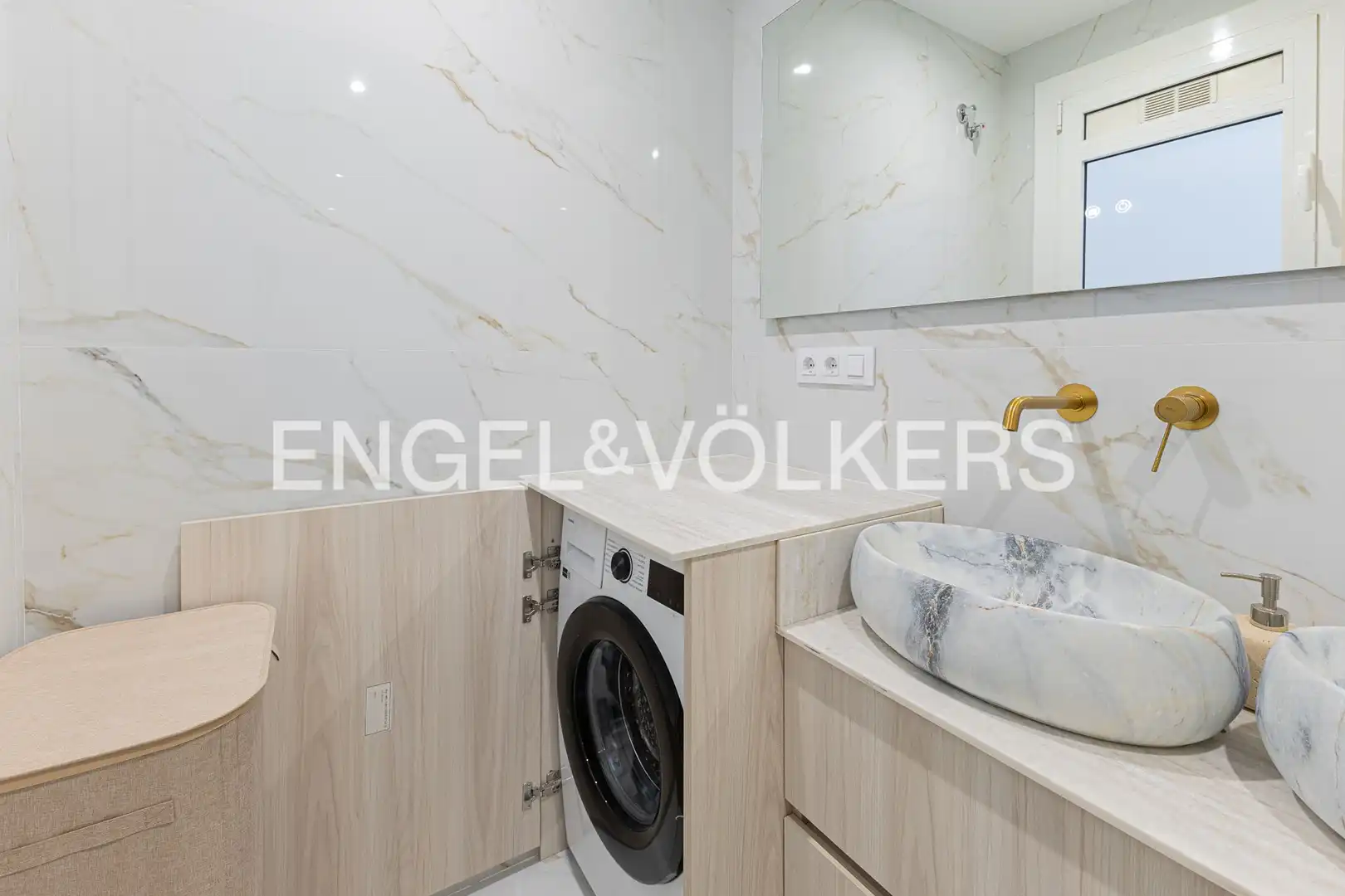 Bathroom of Flat for rent in Barcelona  with Air Conditioner, Heating and Parquet flooring