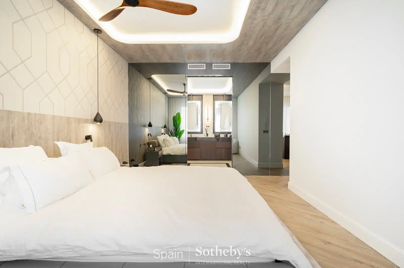 Bedroom of Attic for sale in Madrid  with Air Conditioner, Terrace and Storage room