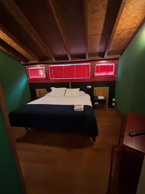 Dormitori de Apartament de lloguer en Ferrol amb Calefacció, Parquet i Moblat