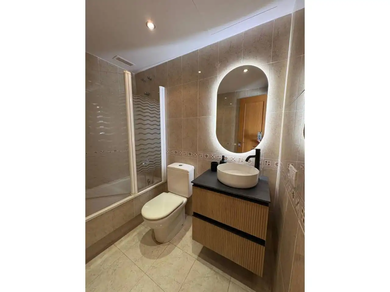 Baño de Apartamento de alquiler en Daimús con Terraza y Piscina comunitaria
