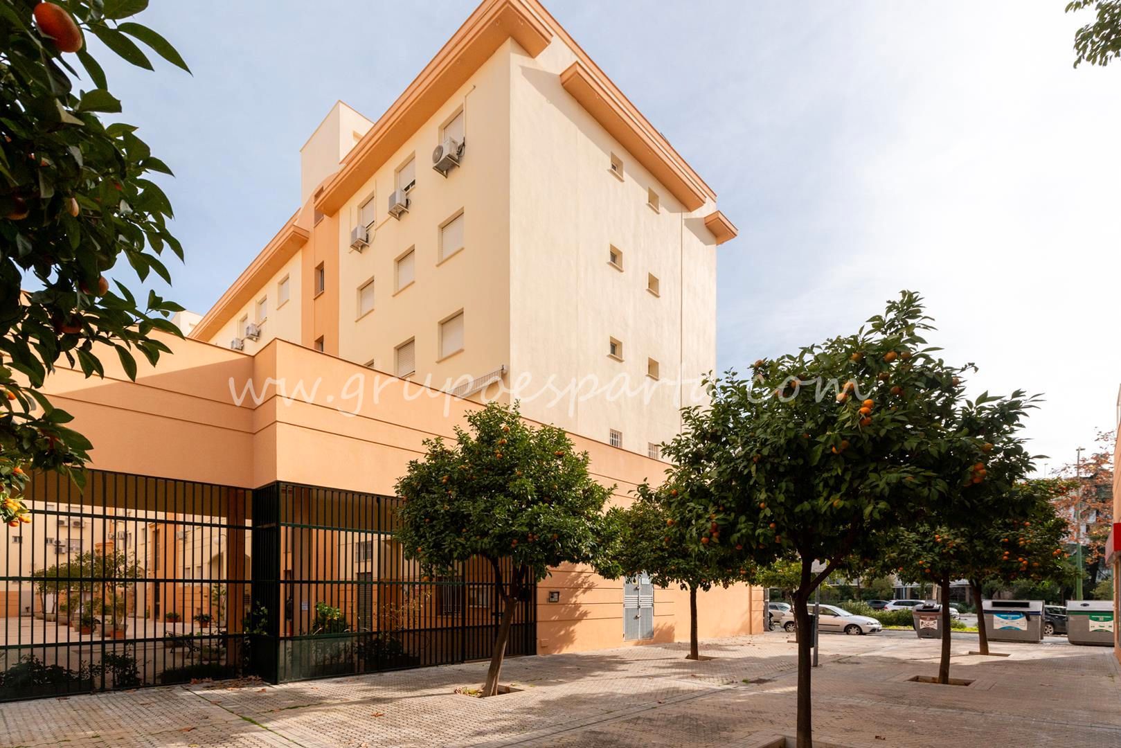 Vista exterior de Piso en venta en  Sevilla Capital con Aire acondicionado y Balcón