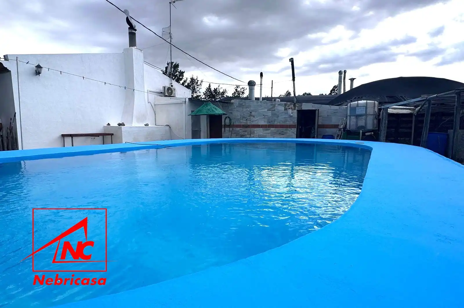 Piscina de Finca rústica en venda en Lebrija amb Aire condicionat, Piscina i Moblat