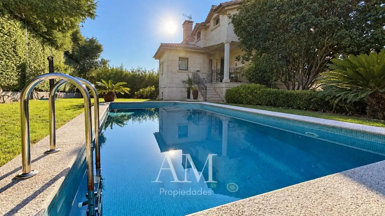 Chalet con terraza en venta en Cruceiro