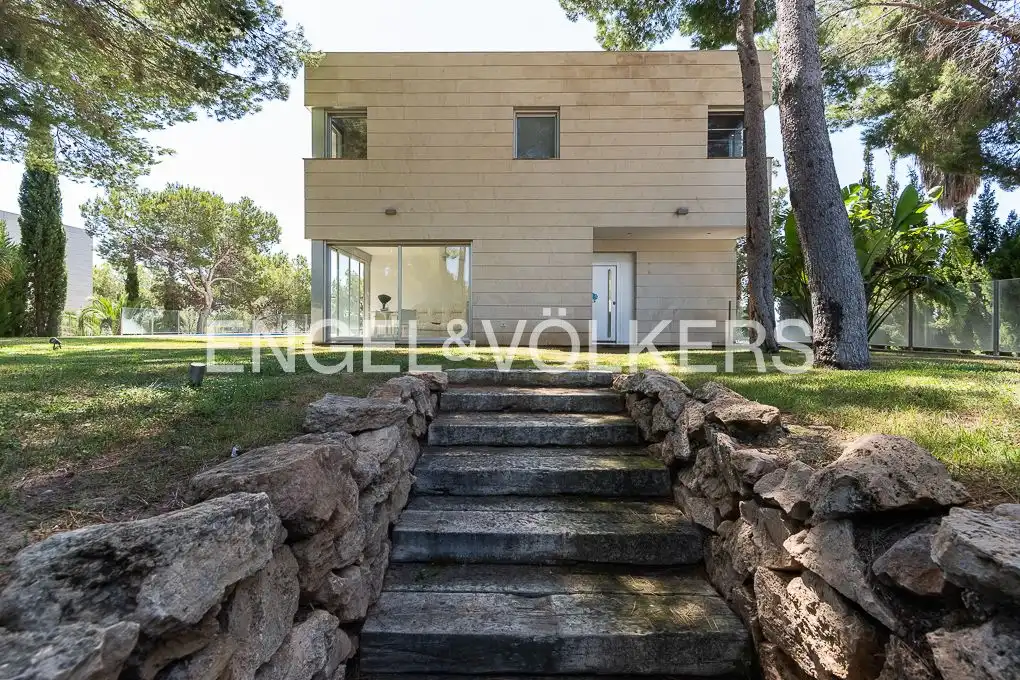 Vista exterior de Casa o chalet de alquiler en Chiva con Aire acondicionado, Calefacción y Jardín privado