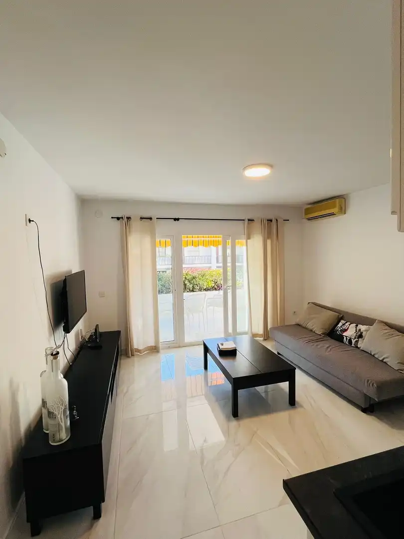 Living room of Flat for sale in Fuengirola  with Air Conditioner, Private garden and Terrace