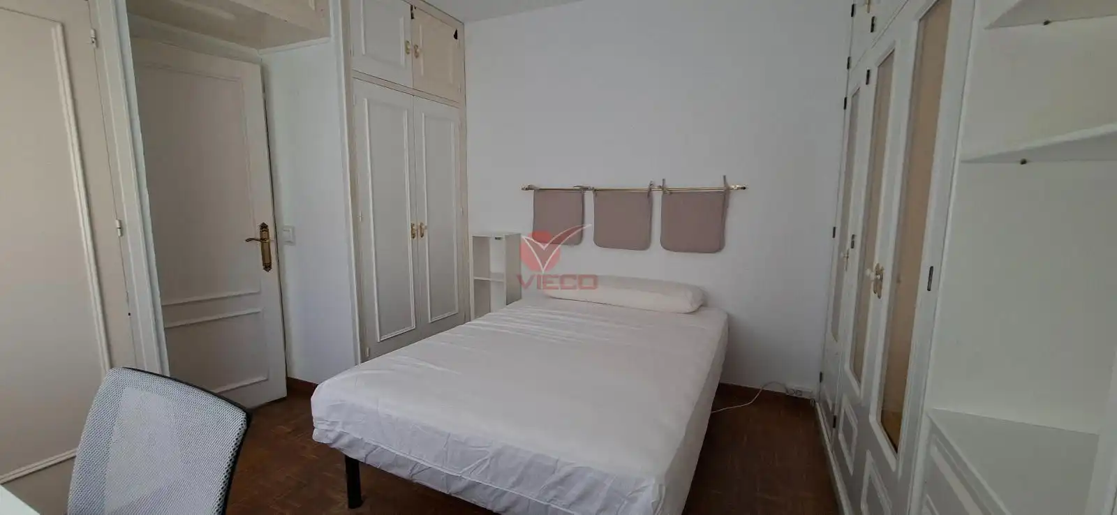 Schlafzimmer von Wohnung zur Miete in Cuenca mit Heizung und Möbliert