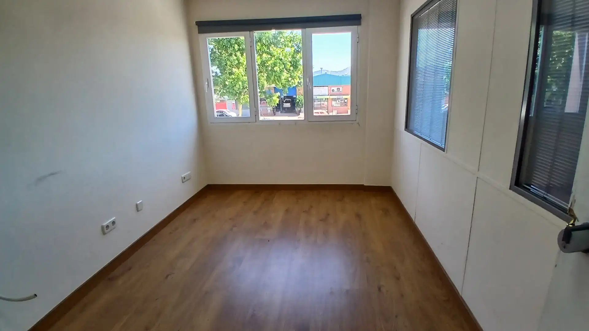 Schlafzimmer von Büro zur Miete in Collado Villalba mit Klimaanlage und Heizung