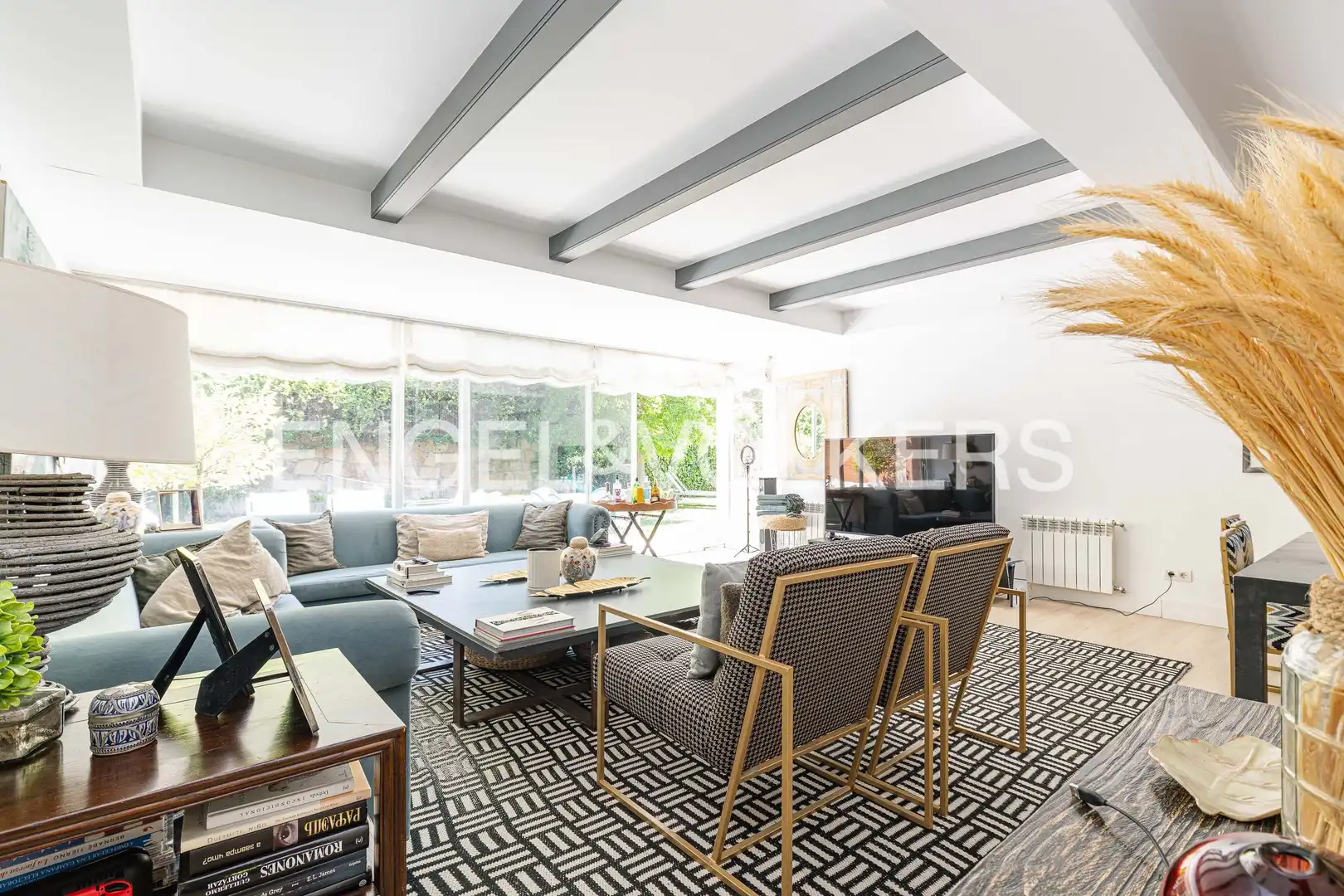 Sala de estar de Casa adosada en venta en Madrid con Aire acondicionado, Calefacción y Jardín privado
