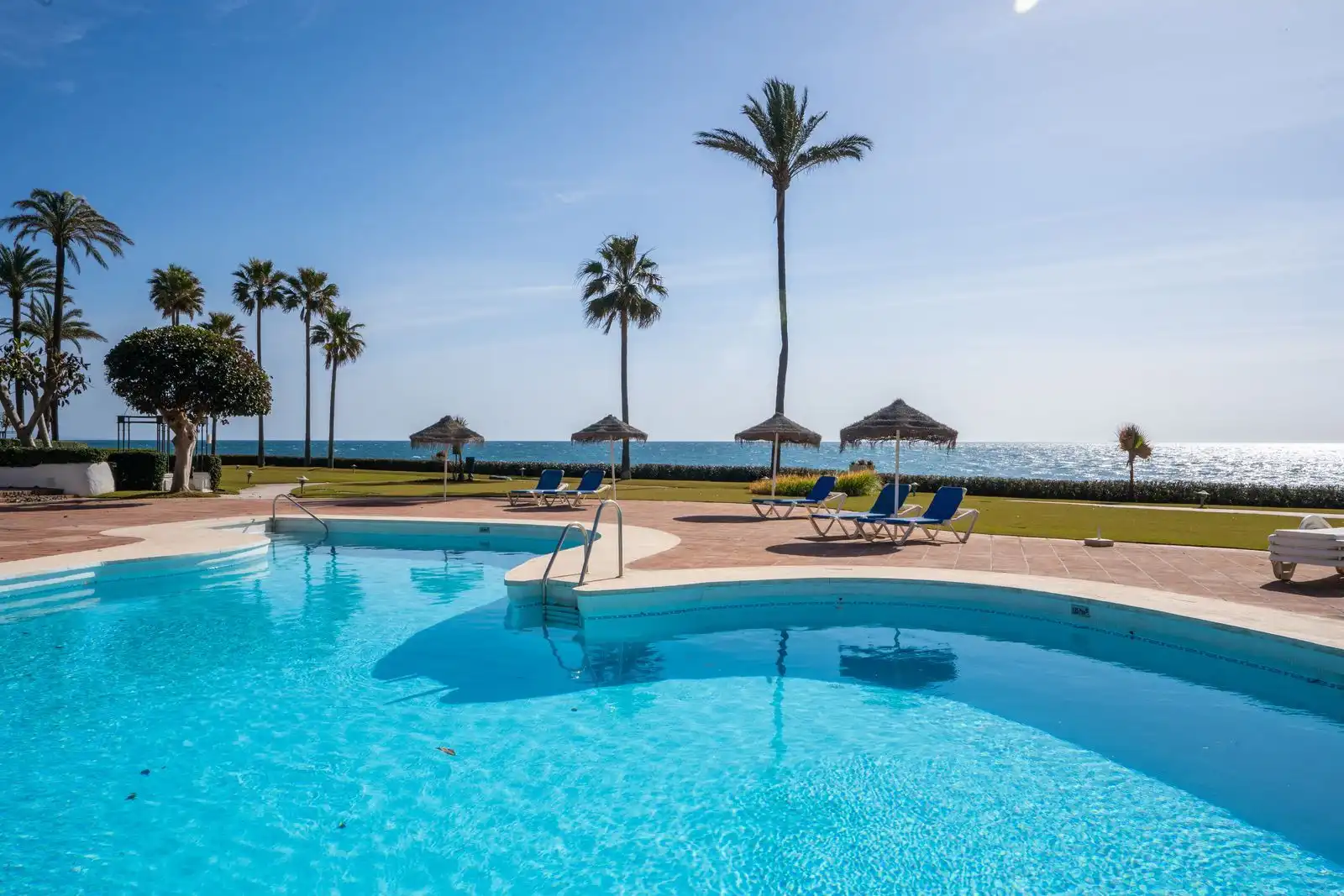 Piscina de Apartament en venda en Estepona amb Terrassa, Traster i Moblat