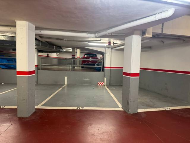 Garaje en Alquiler en Carrer de la Cisterna en Barri del Centre