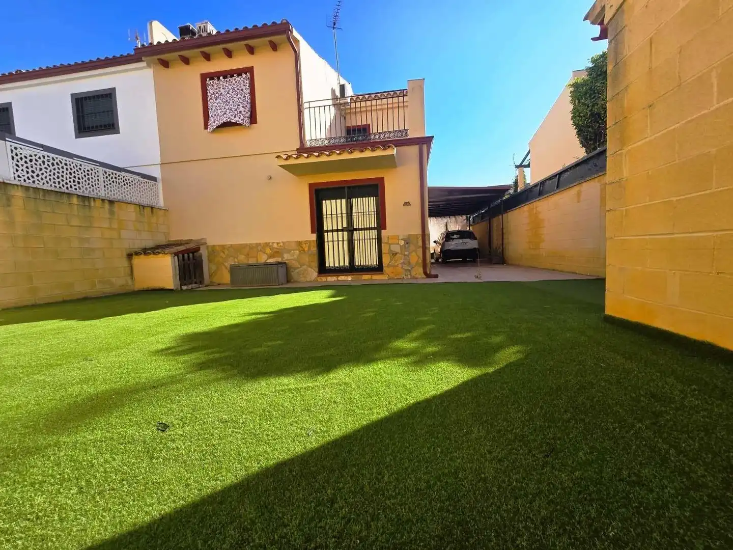 Jardí de Casa adosada en venda en Bormujos amb Aire condicionat, Terrassa i Piscina comunitària