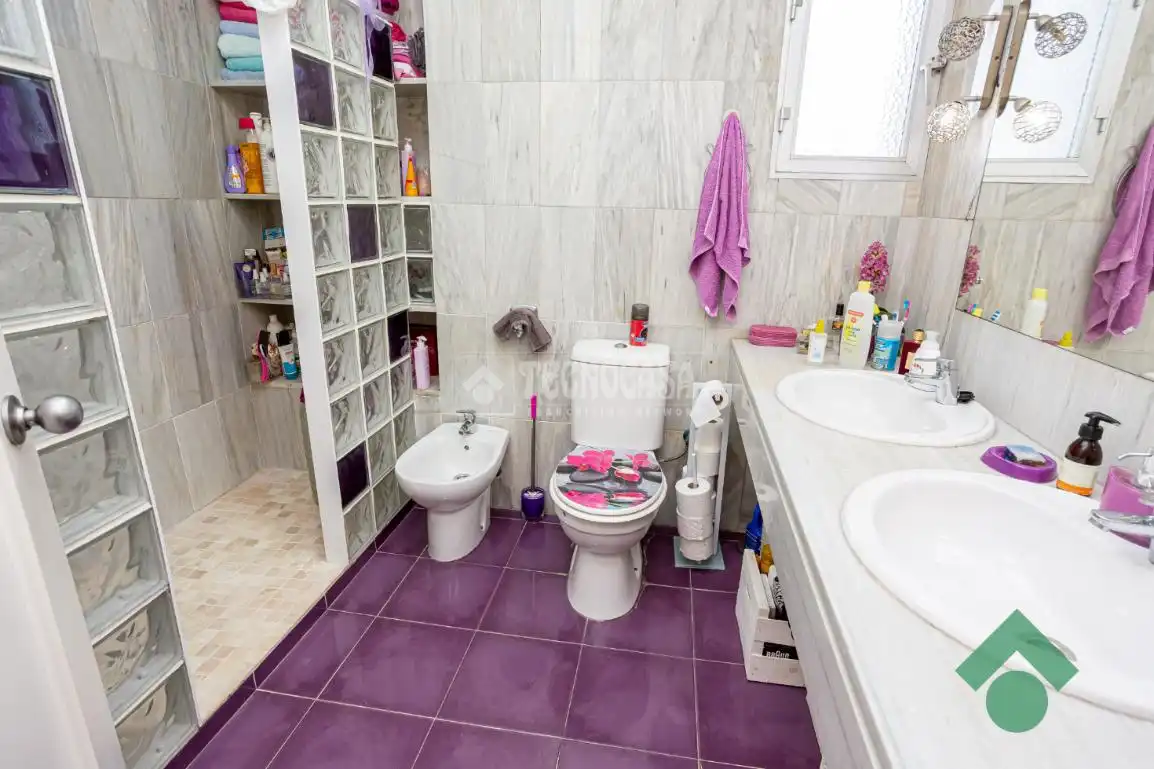 Bathroom of Flat for sale in Algeciras  with Terrace, Storage room and Furnished