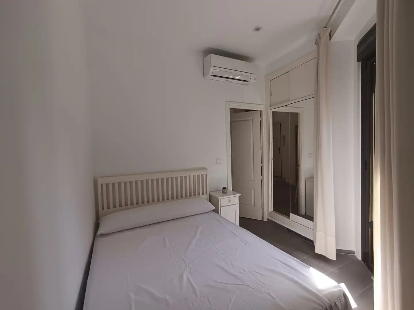 Schlafzimmer von Wohnung zur Miete in Madrid mit Klimaanlage, Heizung und Balkon
