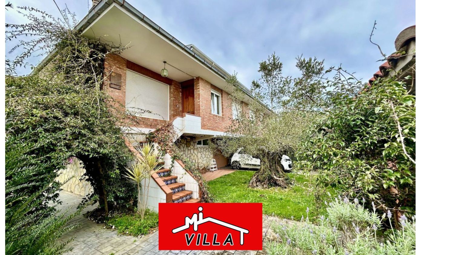 Exterior view of House or chalet for sale in Laredo  with Heating and Terrace