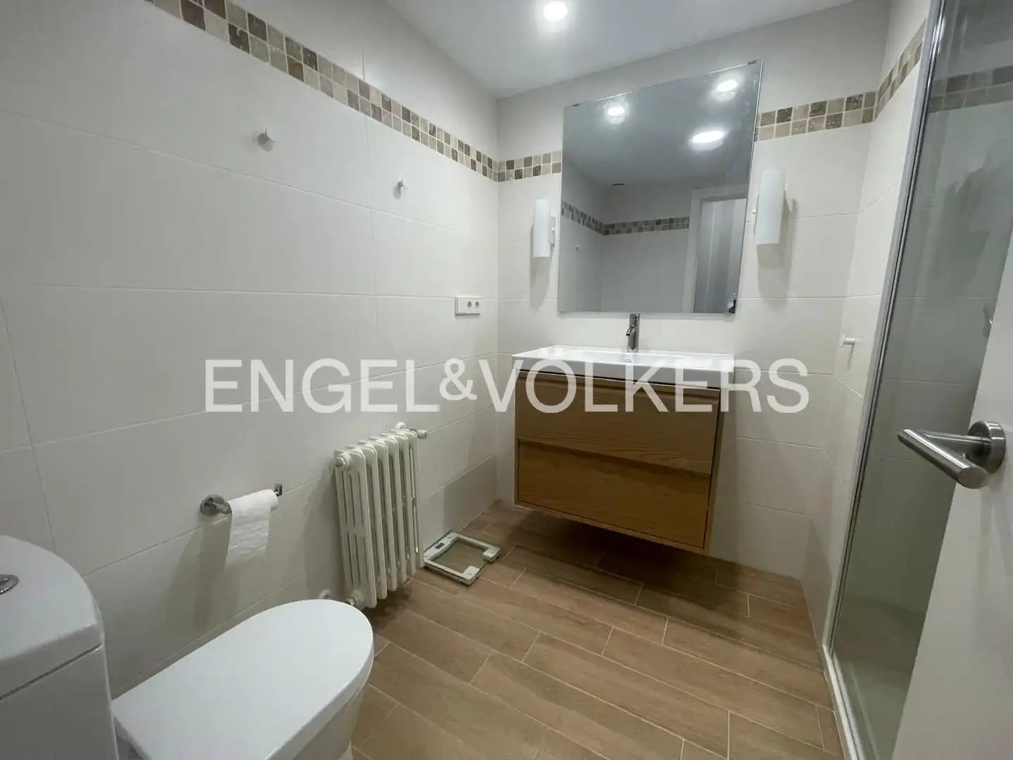 Bathroom of Flat for rent in Valencia  with Air Conditioner and Heating