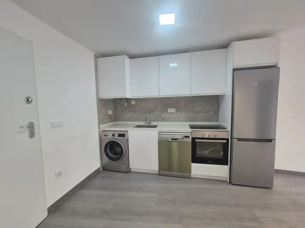 Kitchen of Flat for sale in Zaragoza  with Air Conditioner, Oven and Washing machine