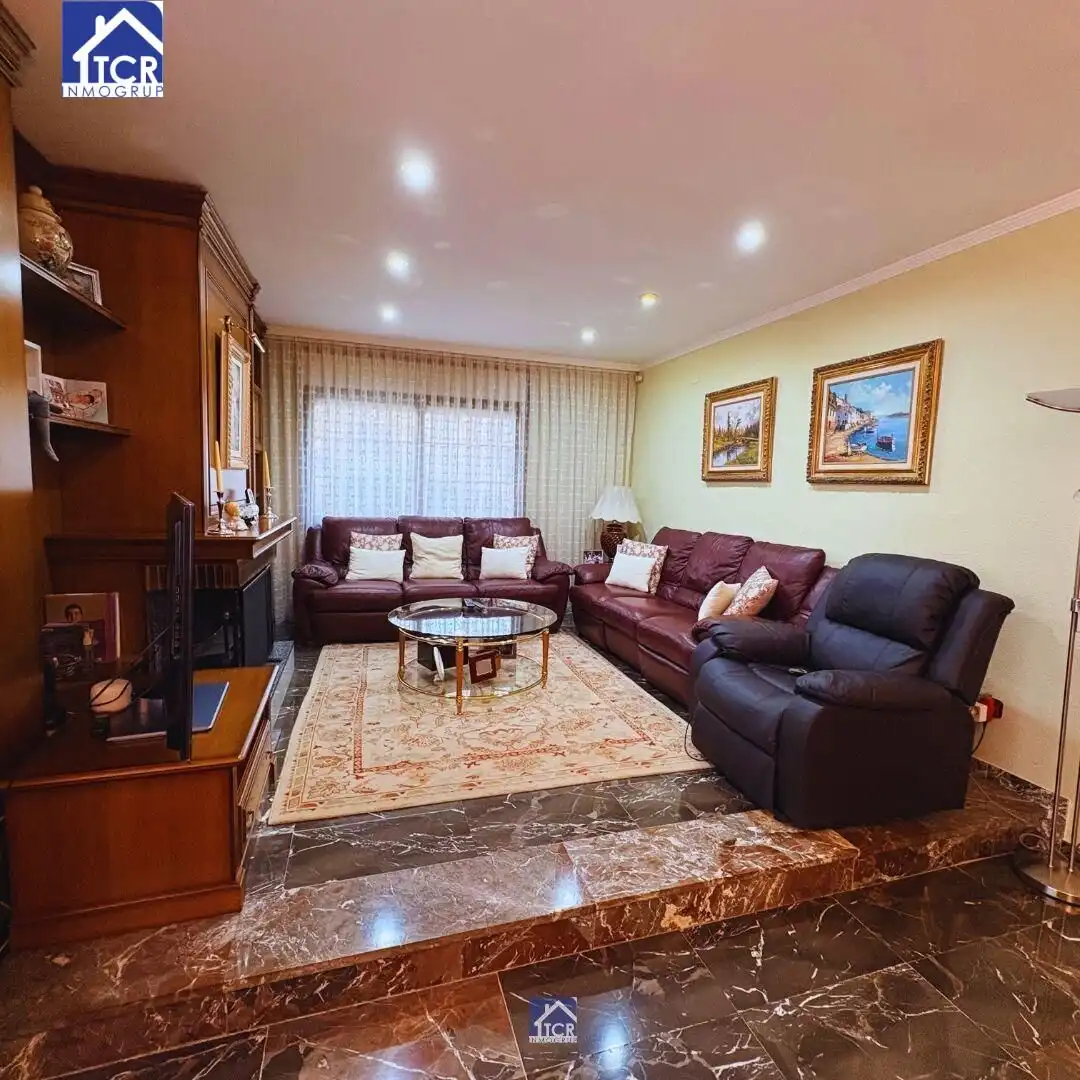 Sala d'estar de Casa o xalet en venda en Barberà del Vallès amb Aire condicionat, Calefacció i Jardí privat
