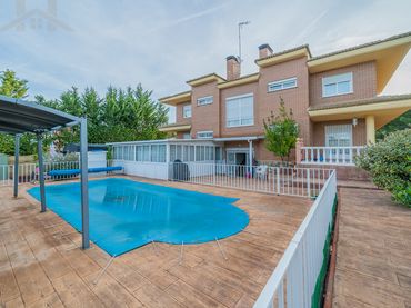 Chalet con piscina en venta en Dehesa Vieja - Puente Cultural