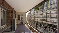 Exterior view of Flat for sale in  Barcelona Capital  with Terrace and Balcony