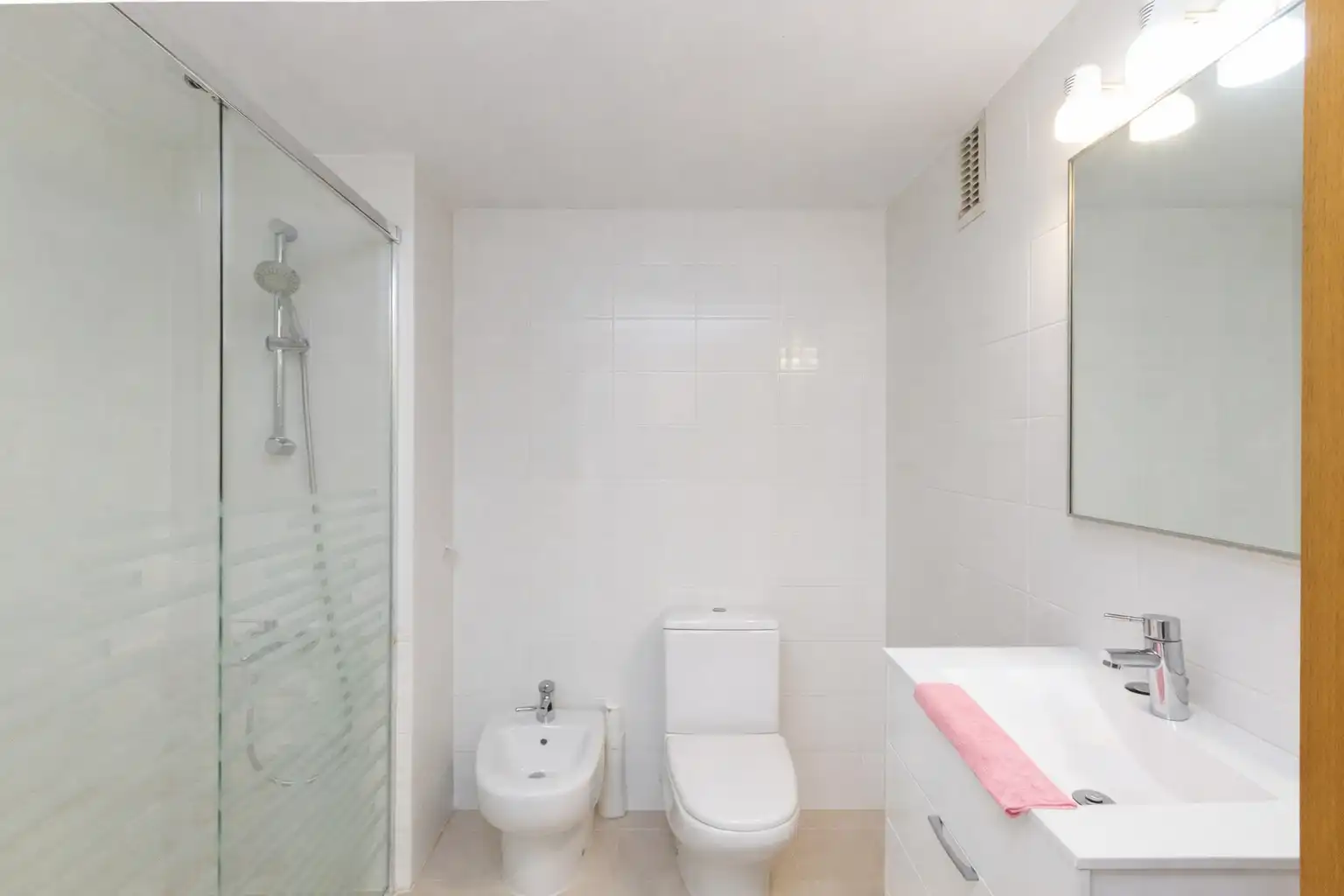 Baño de Piso en venta en Valencia con Aire acondicionado, Calefacción y Horno