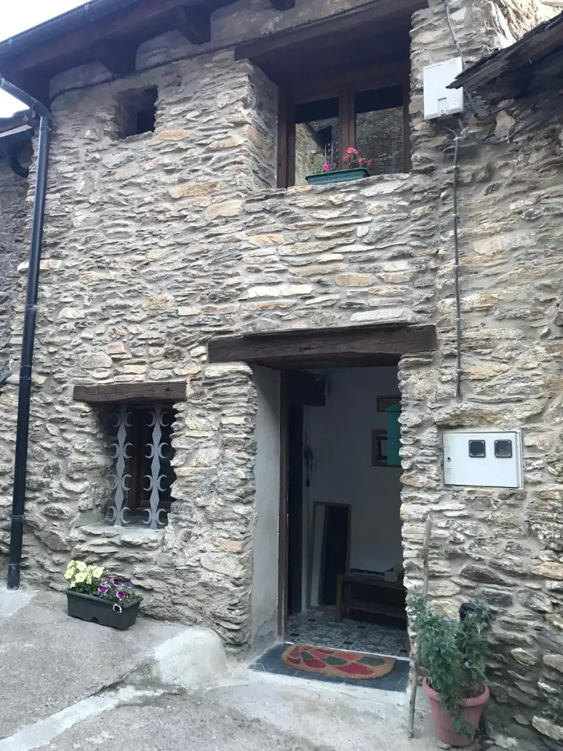 Vista exterior de Casa o xalet en venda en Farrera amb Moblat i Balcó