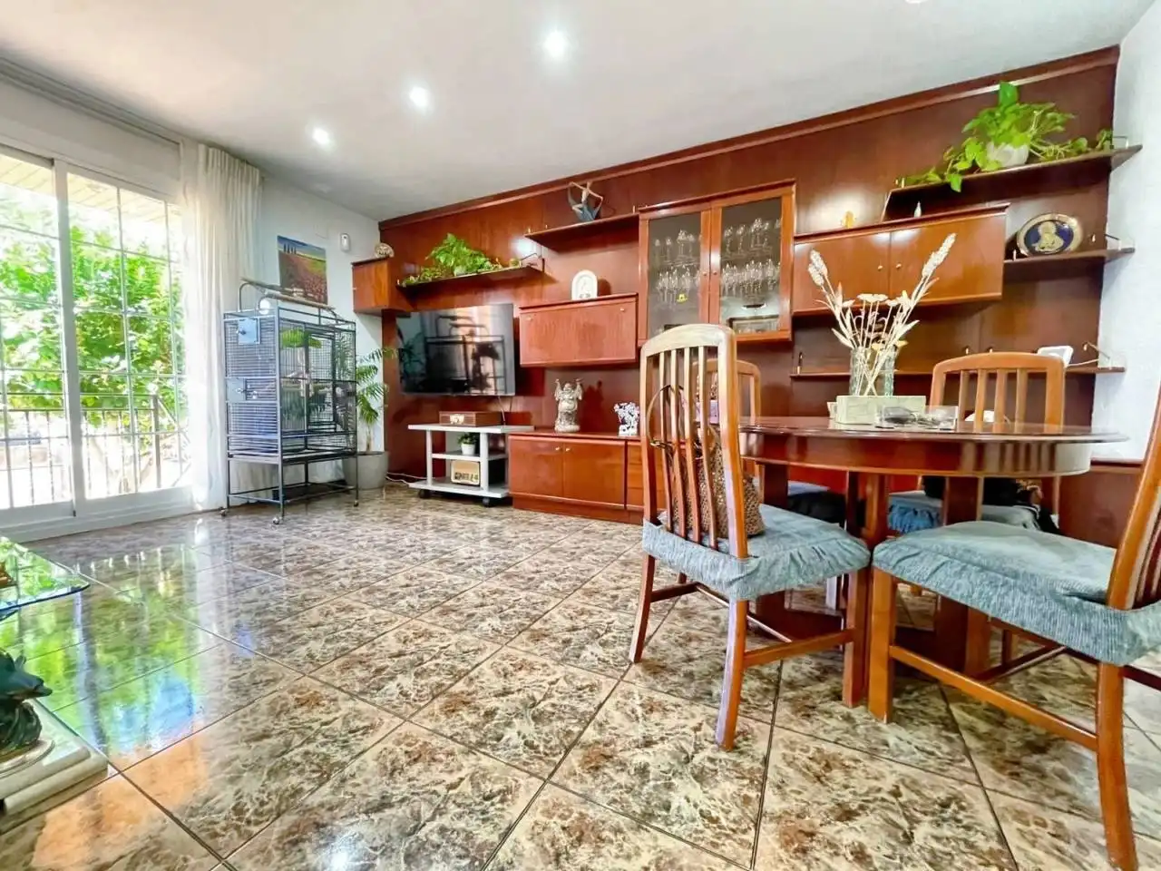 Sala d'estar de Casa adosada en venda en Serraparera