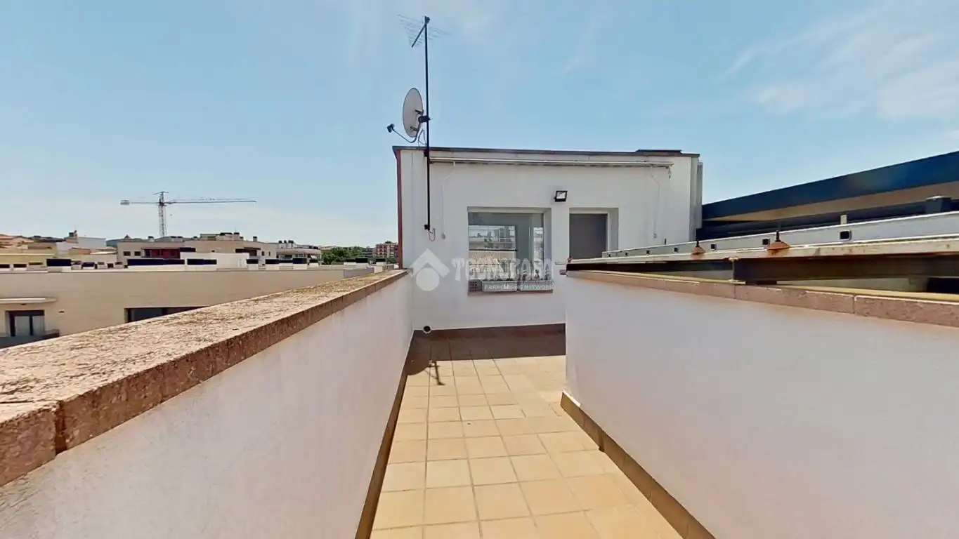 Vista exterior de Casa adosada en venda en Cerdanyola del Vallès