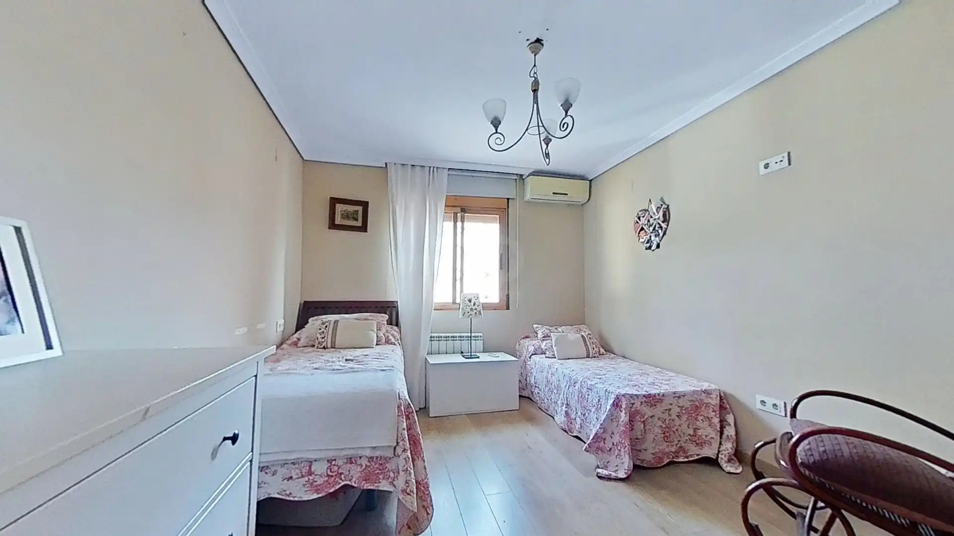 Schlafzimmer von Einfamilien-Reihenhaus zum Verkauf in Benicasim / Benicàssim mit Klimaanlage und Heizung