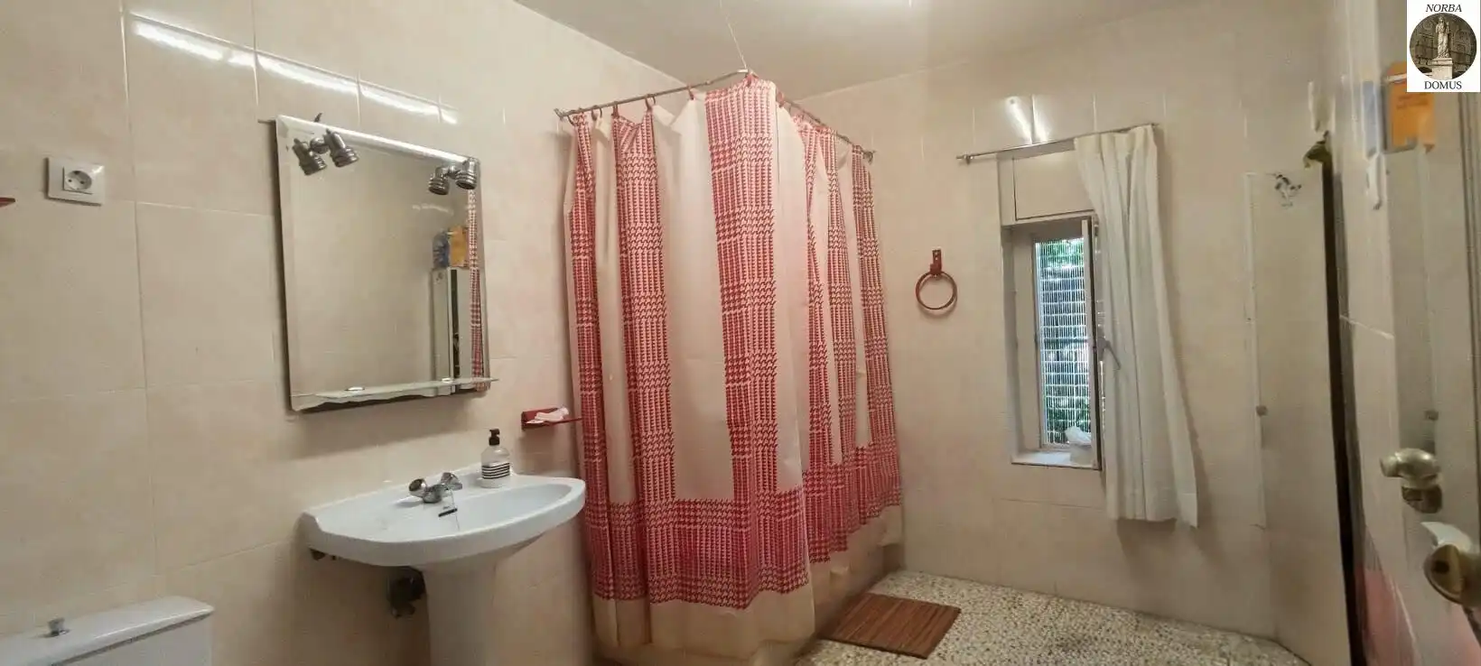 Baño de Finca rústica en venta en Hinojal con Trastero, Amueblado y Balcón