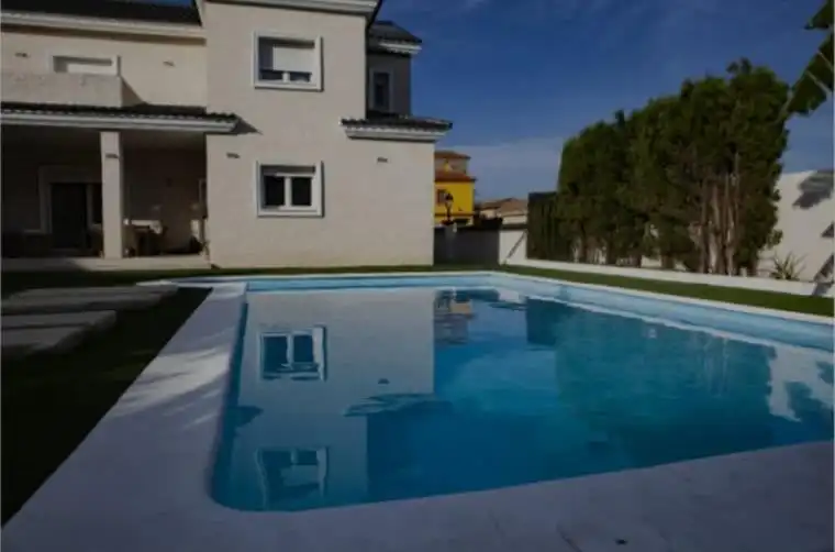 Piscina de Casa o chalet en venta en Los Barrios con Aire acondicionado, Calefacción y Jardín privado