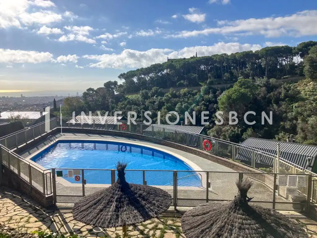 Swimming pool of Detached homes for rent in Barcelona  with Terrace and Community pool