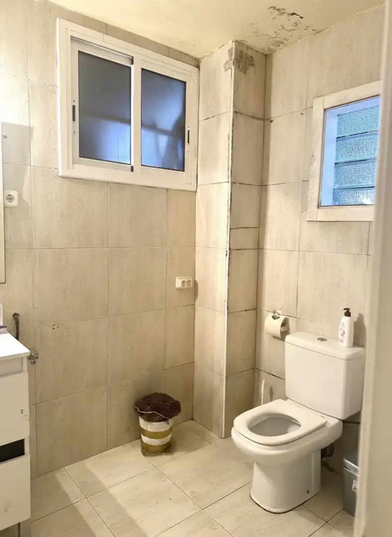 Baño de Piso en venta en Olot con Terraza