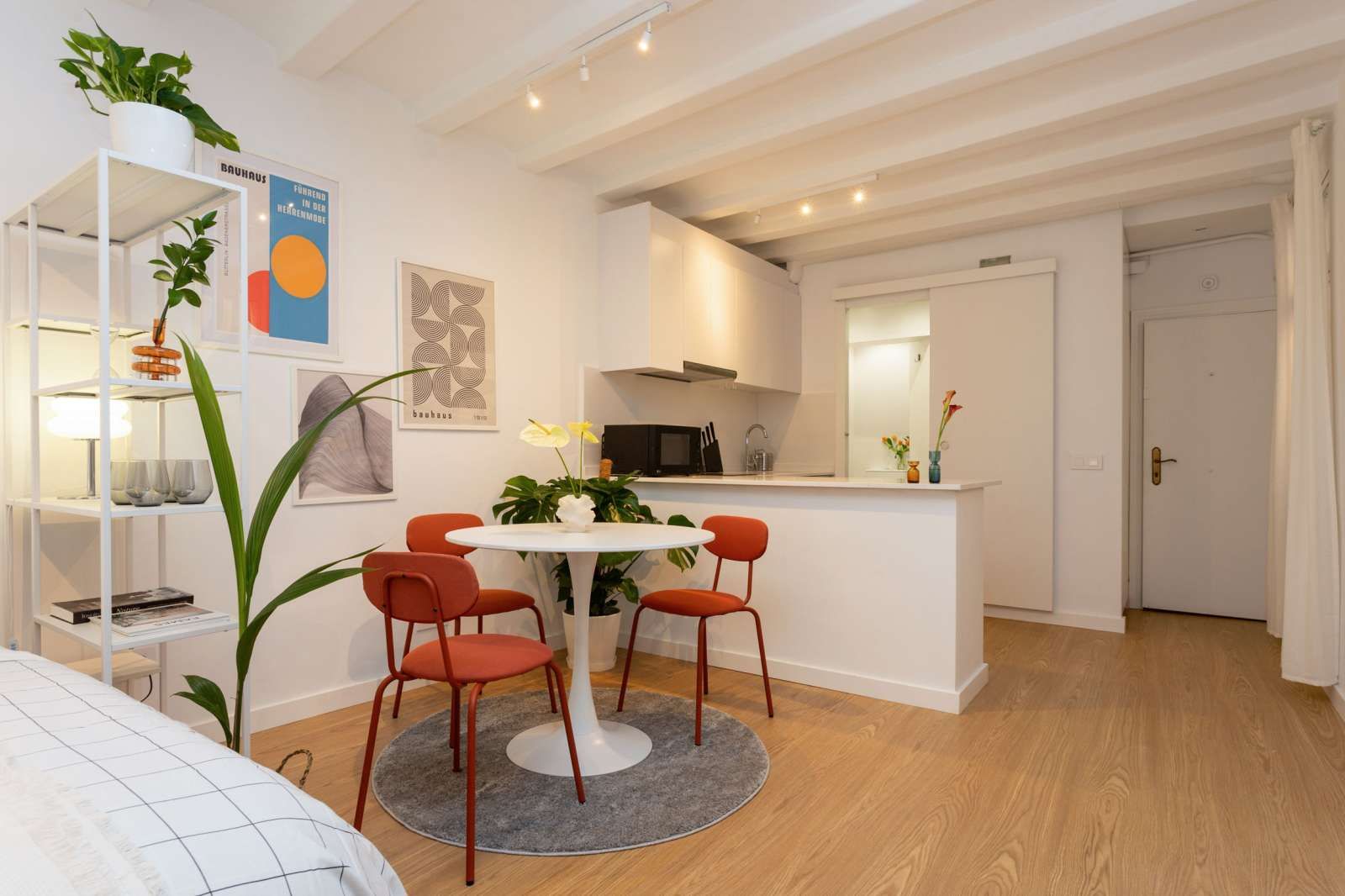 Dining room of Study to share in  Barcelona Capital  with Air Conditioner, Heating and Terrace