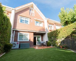 Exterior view of Single-family semi-detached for sale in Las Rozas de Madrid  with Air Conditioner, Heating and Private garden