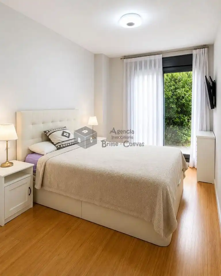Schlafzimmer von Erdgeschoss zum Verkauf in Oviedo  mit Heizung, Privatgarten und Parkett