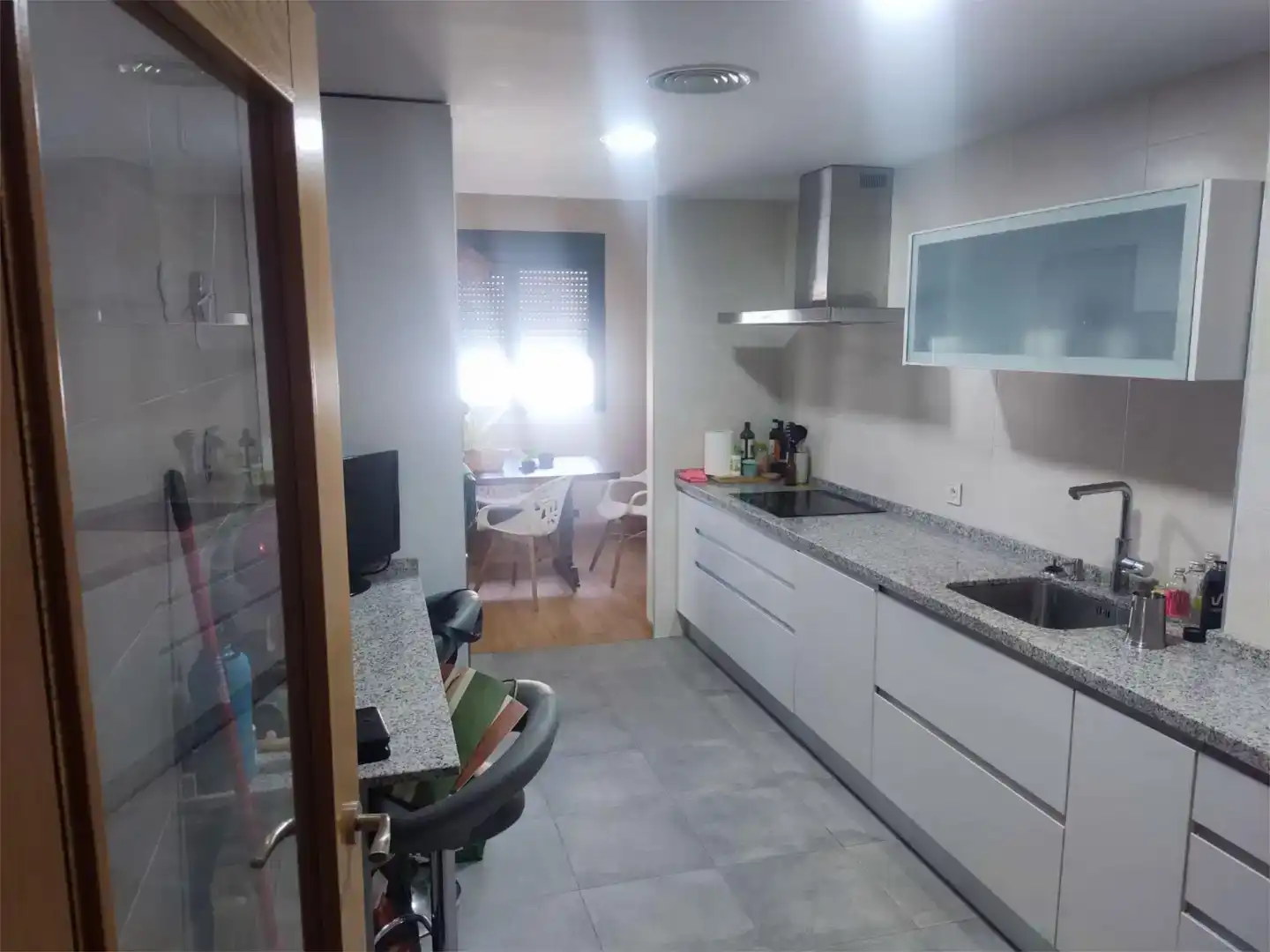 Küche von Wohnung zum Verkauf in Cáceres Capital mit Klimaanlage und Schwimmbad