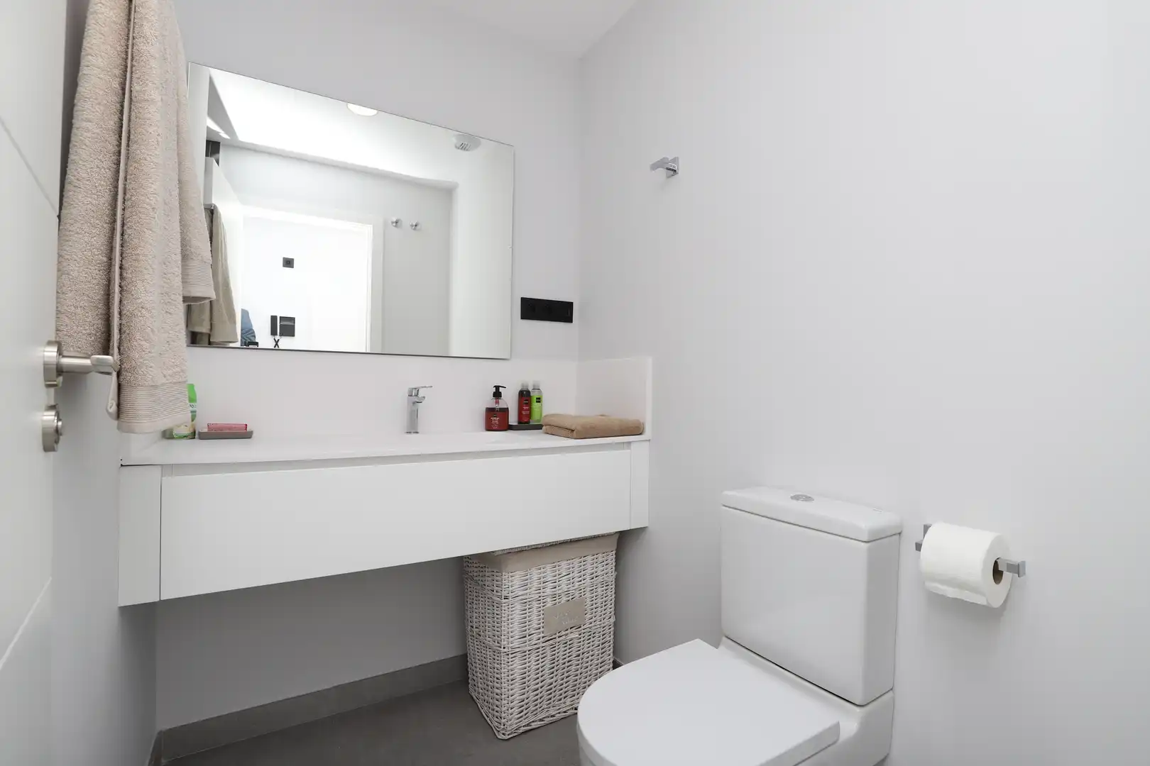 Badezimmer von Wohnungen zur Miete in Estepona mit Klimaanlage, Heizung und Terrasse