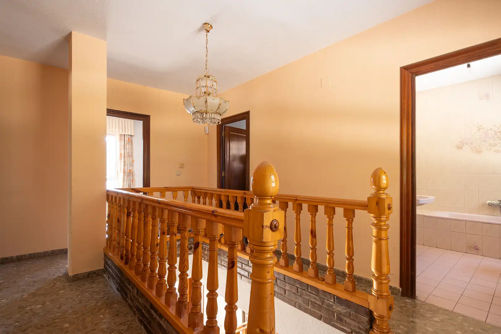 Einfamilien-Reihenhaus zum Verkauf in Granada mit Klimaanlage, Privatgarten und Terrasse