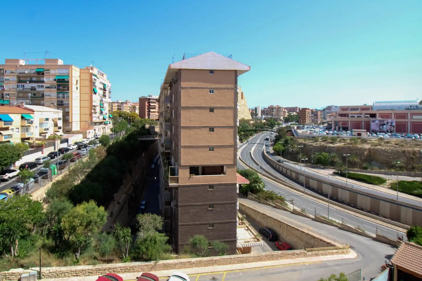 Vista exterior de Pis en venda en Alicante / Alacant amb Aire condicionat, Terrassa i Balcó