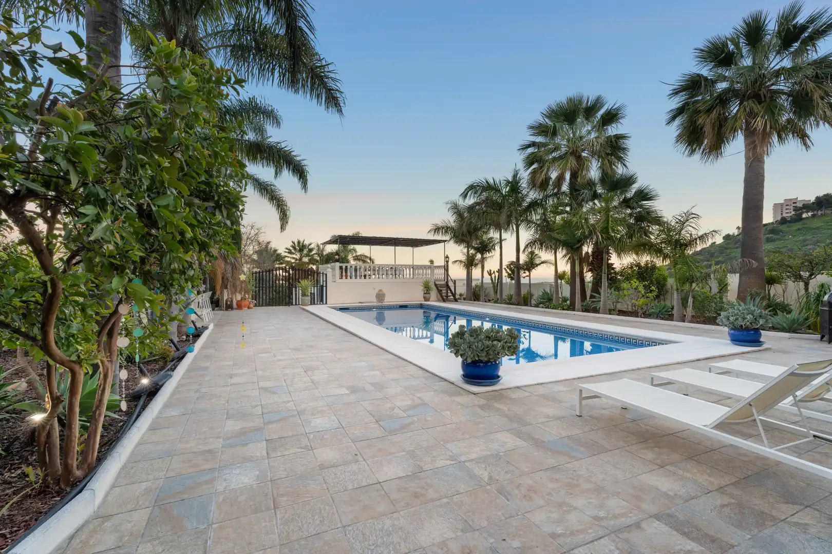 Schwimmbecken von Gebäude zum Verkauf in Benalmádena