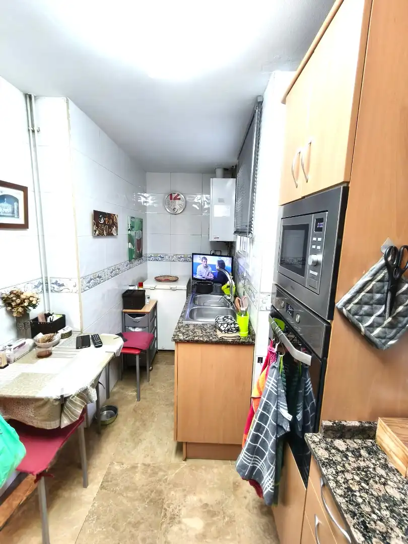 Cuina de Dúplex en venda en L'Hospitalet de Llobregat amb Aire condicionat, Calefacció i Balcó