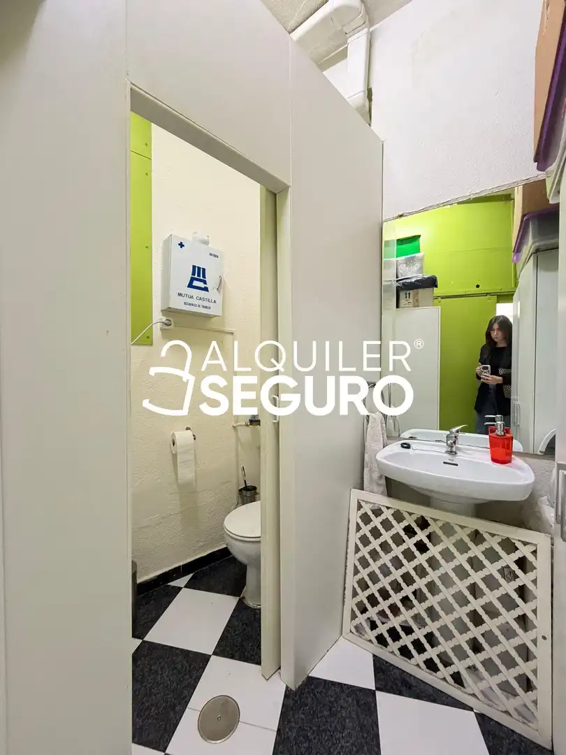 Badezimmer von Geschaftsraum zur Miete in Majadahonda